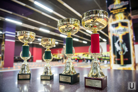 Боулинг с дипломатами и политиками в ТЦ Алатырь. Екатеринбург