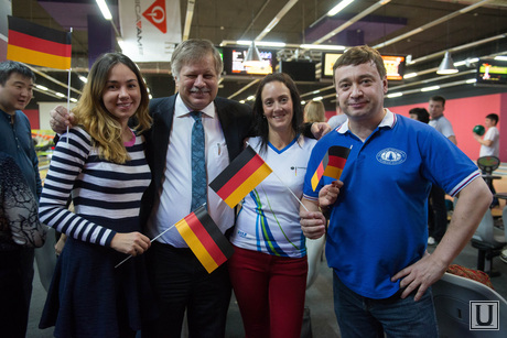 Боулинг с дипломатами и политиками в ТЦ Алатырь. Екатеринбург