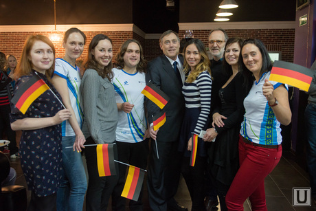 Боулинг с дипломатами и политиками в ТЦ Алатырь. Екатеринбург