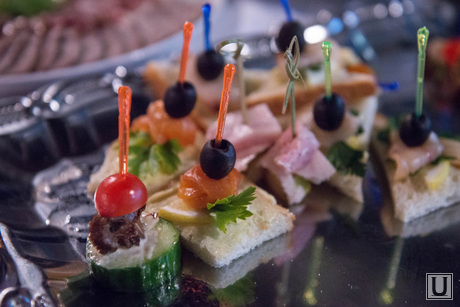 Боулинг с дипломатами и политиками в ТЦ Алатырь. Екатеринбург