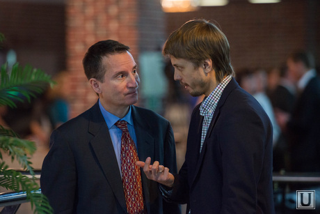 Боулинг с дипломатами и политиками в ТЦ Алатырь. Екатеринбург, попов дмитрий