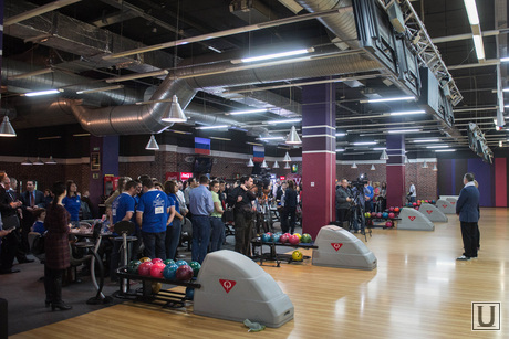 Боулинг с дипломатами и политиками в ТЦ Алатырь. Екатеринбург