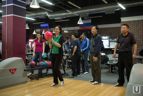 Боулинг с дипломатами и политиками в ТЦ Алатырь. Екатеринбург